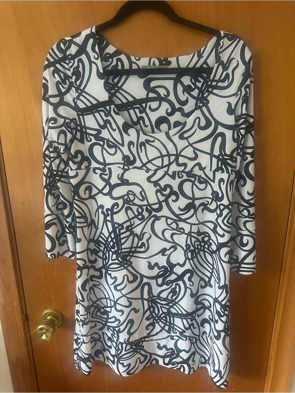 Nally & Millie Black & White Abstract Swirl Print Dress - Size Large